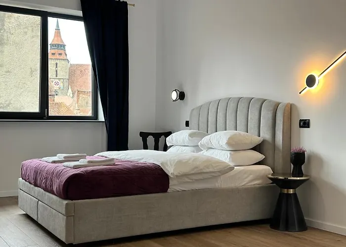 Peaceful Condo For Romantic Getaways Near Black Church - 3Min Walk